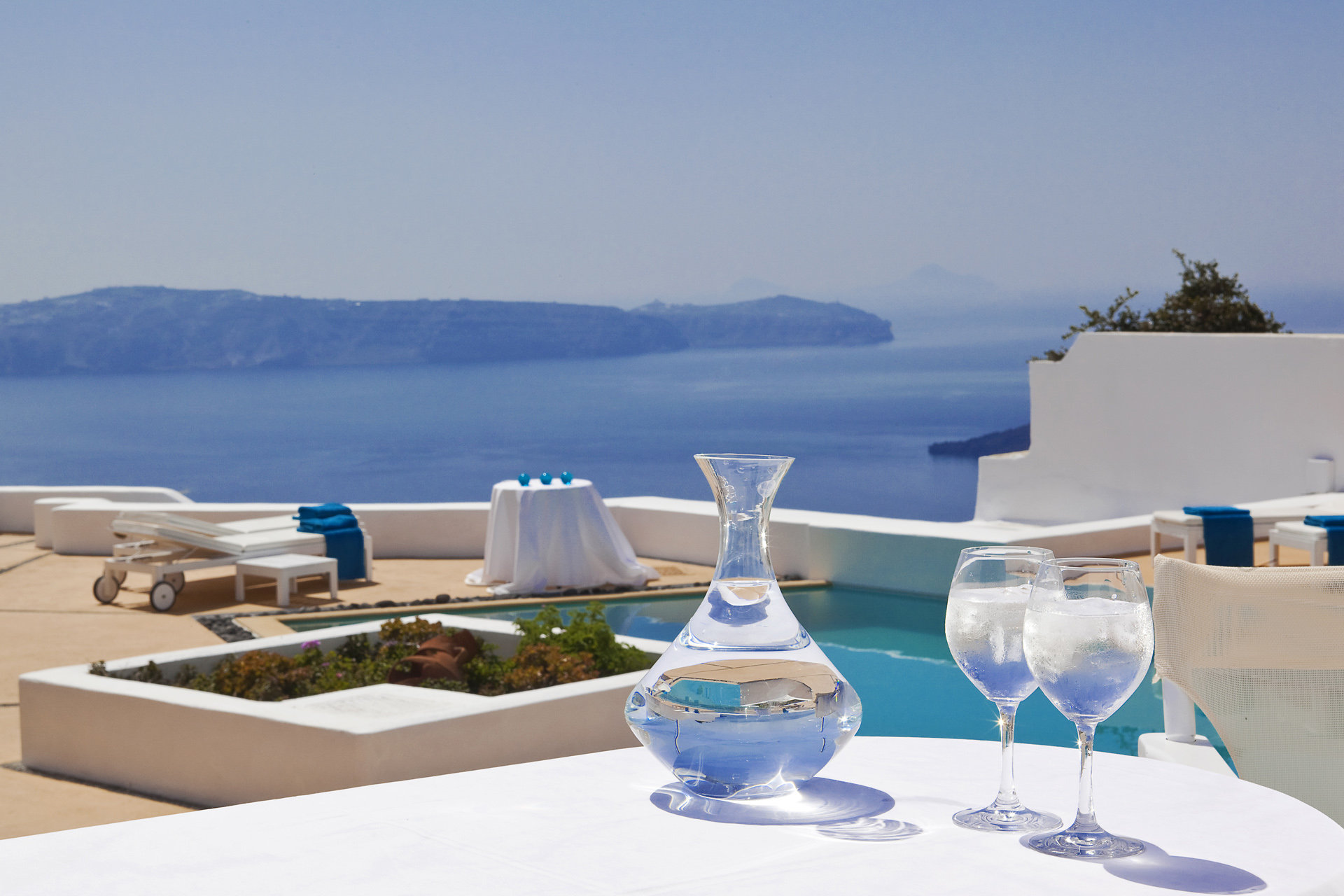 suites in Santorini