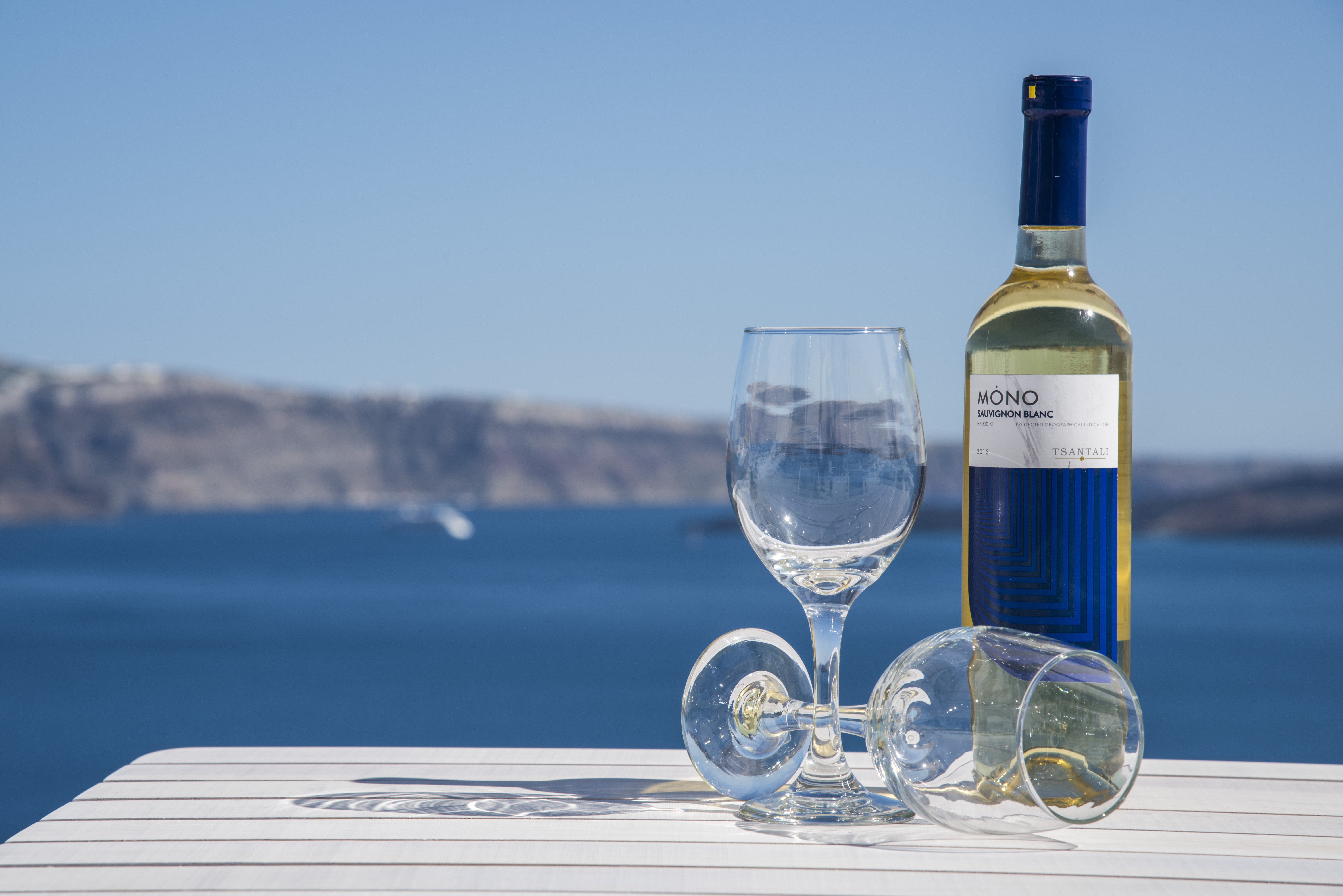 Luxury suites in Oi Santorini