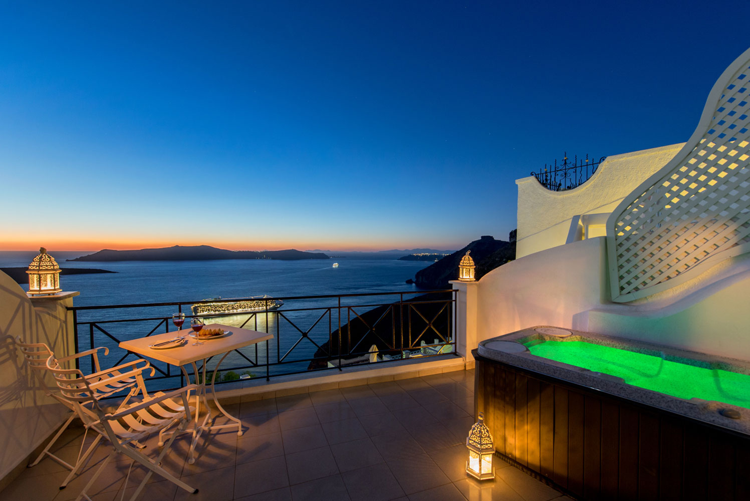 hotel in Santorini