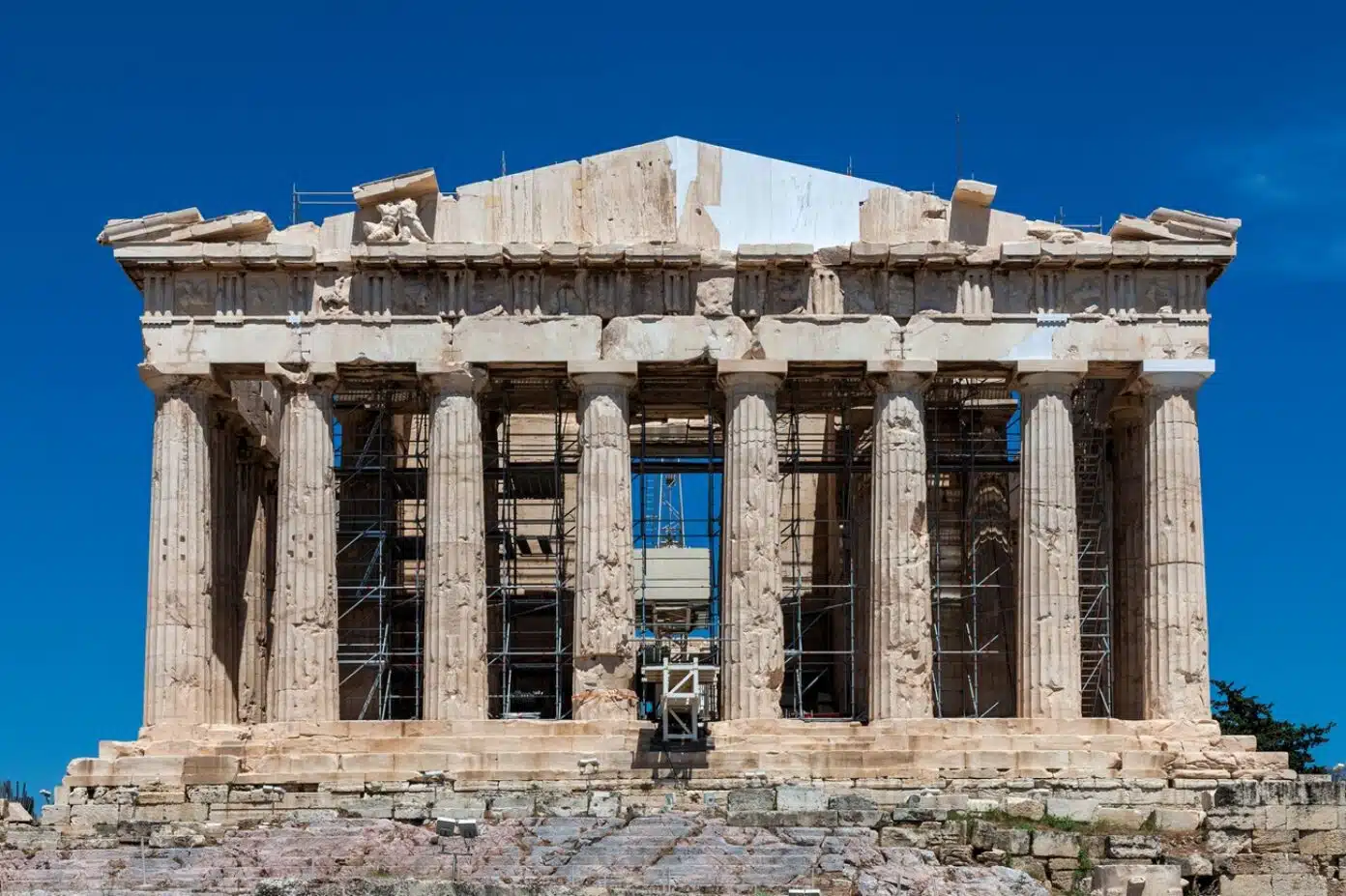 A 220-Year Wait Ends: The Restoration of the Parthenon’s Western Facade is Revealed